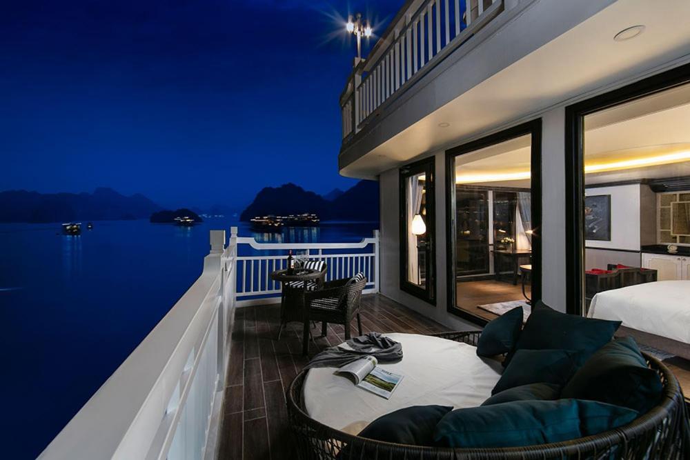 Lapinta Luxury Cruises Hotel Ha Long Exterior photo